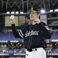 Hawks pitcher Kohei Arihara celebrates his win over the Buffaloes in Osaka on Tuesday. | KYODO