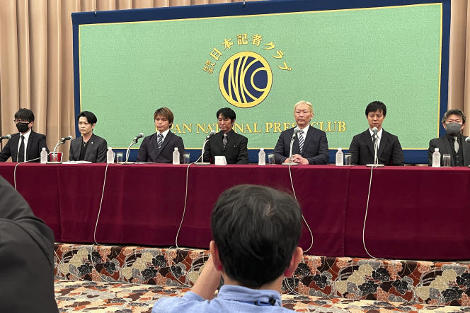 Sept hommes évoquent les abus sexuels perpétrés au sein de l’agence Johnny & Associates lors de la visite du groupe de travail sur les entreprises et les droits de l’homme de l’Organisation des Nations unies à Tokyo, au Japon, le 4 août 2023.