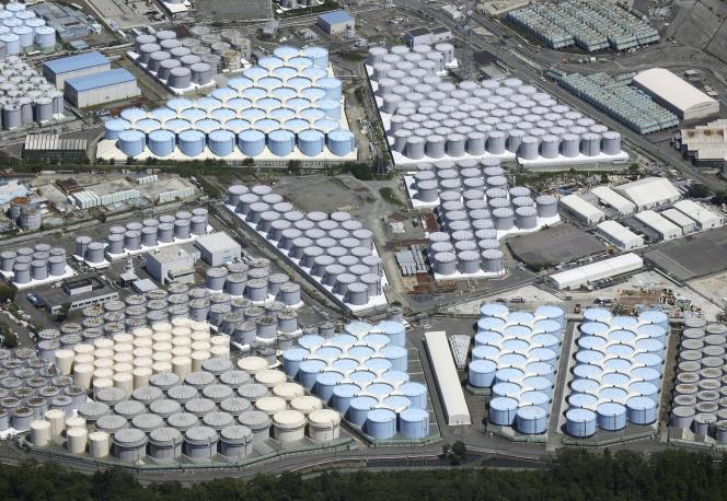 Réservoirs contenant les eaux usées radioactives traitées de la centrale nucléaire de Fukushima-Daiichi, à Fukushima, dans le nord du Japon, le 22 août 2023.
