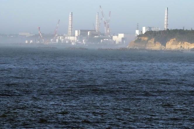 La centrale nucléaire de Fukushima Daiichi vue du port d’Ukedo, le 24 août 2023. 