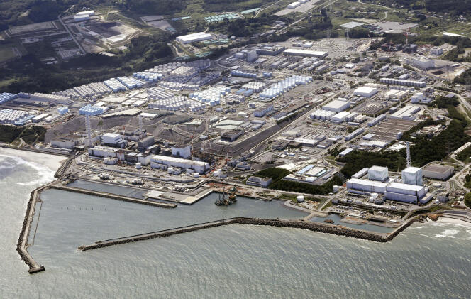 La centrale nucléaire de Fukushima-Daiichi au Japon, le 24 août 2023, quelques heures après que la compagnie d’électricité Tepco a commencé à rejeter ses eaux traitées dans l’océan Pacifique. 