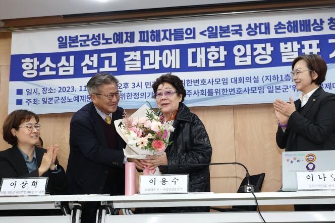 Lee Young-soo, l’une des seize « femmes de réconfort » qui ont porté plainte contre le Japon et qui ont obtenu une indemnisation, le 23 novembre 2023, à Séoul.