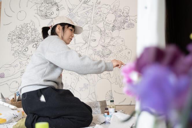 L’artiste japonaise Aya Takano dans son atelier.