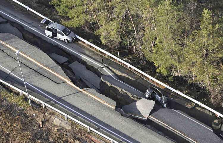 Une route endommagée par les tremblements de terre à Anamizumachi, dans la préfecture d’Ishikawa, au Japon, le 2 janvier 2024. 